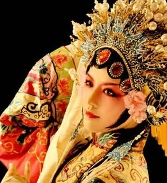 何美鸿丨三表姐的花旦梦