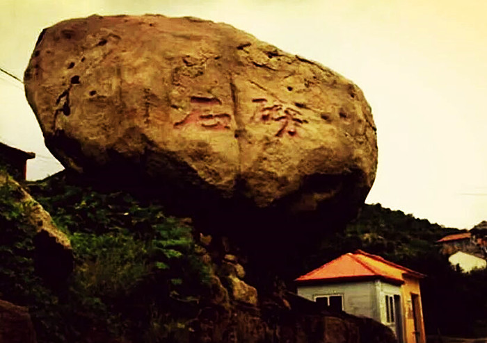陈瑶本丨美丽的山村磅石