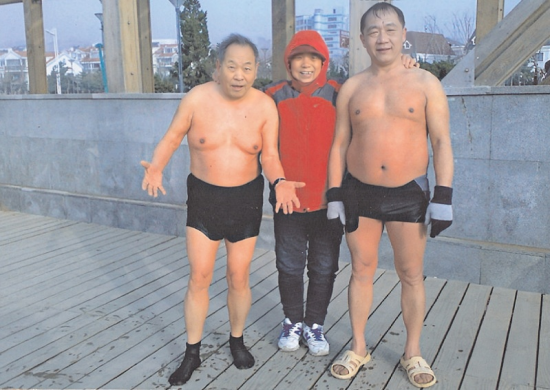 点击查看原图 6作者在冬泳1.png