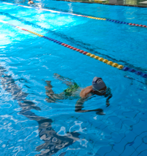 李鸿春丨游泳锻炼