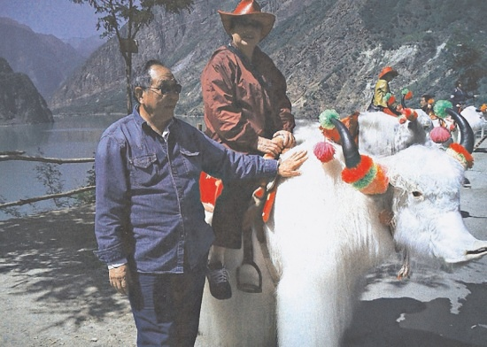 点击查看原图 5作者夫妇在九寨沟.png