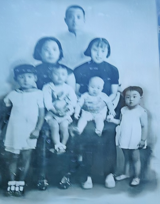 吴胜泰丨两张老照片的故事