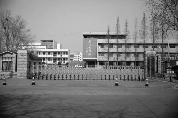 点击查看原图 4文昌街的莫言文学馆.jpg