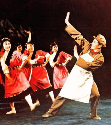 王立玮丨教师中的文艺范儿，拨旺了校园演出之火（《师恩如山60年——青岛二中园丁追记》之三十六）